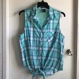 🔥3/$25 Plus 2X Plaid and lace mint green